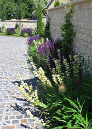 Coachhouse Approach